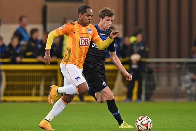 浓眉33+11詹姆斯27+14 湖人险胜爵士回西部第5